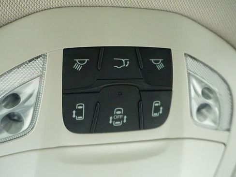 Used 2024 Chrysler Pacifica Limited FWD image 38