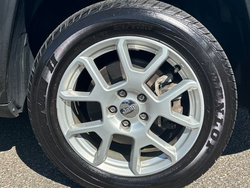 Used 2020 Jeep Renegade Latitude w/ Cold Weather Group AWD/4WD image 27