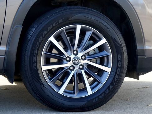 Used 2018 Toyota Highlander XLE image 31