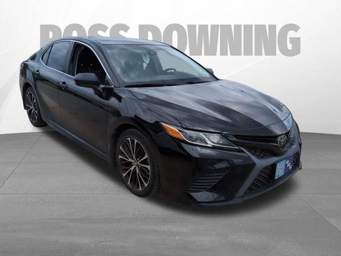 Used 2018 Toyota Camry SE w/ Moonroof Package FWD image 2