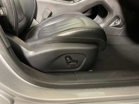 Used 2017 Chrysler 200 Limited Platinum image 38