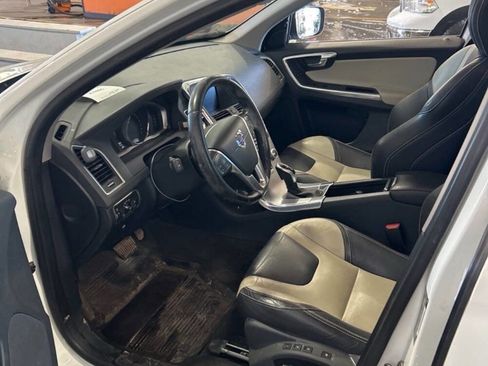 Used 2017 Volvo XC60 T6 Dynamic w/ Preferred Option Package image 4