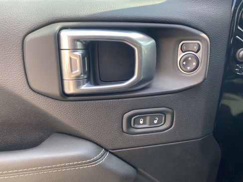 Used 2021 Jeep Wrangler Unlimited Sahara AWD/4WD image 20