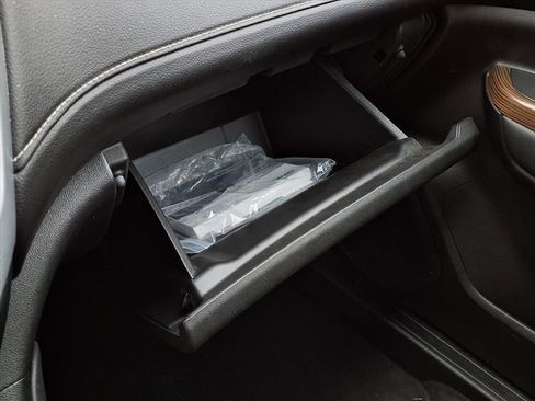 Certified 2023 GMC Acadia SLE image 25