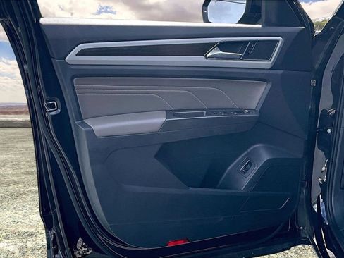 Used 2023 Volkswagen Atlas SE w/ Panoramic Sunroof Package FWD image 20