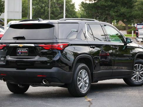 Used 2023 Chevrolet Traverse LT FWD image 3