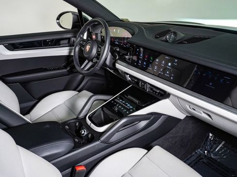 Certified 2025 Porsche Cayenne Coupe AWD/4WD image 14