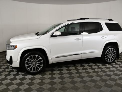 Used 2021 GMC Acadia Denali w/ Denali Ultimate Package AWD/4WD image 9