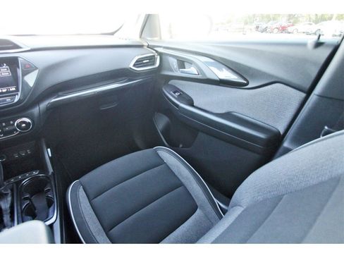 Used 2021 Chevrolet TrailBlazer LT w/ Convenience Package image 12