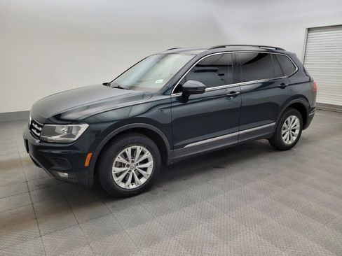 Used 2018 Volkswagen Tiguan SE w/ Front Fog Lights Package FWD image 2