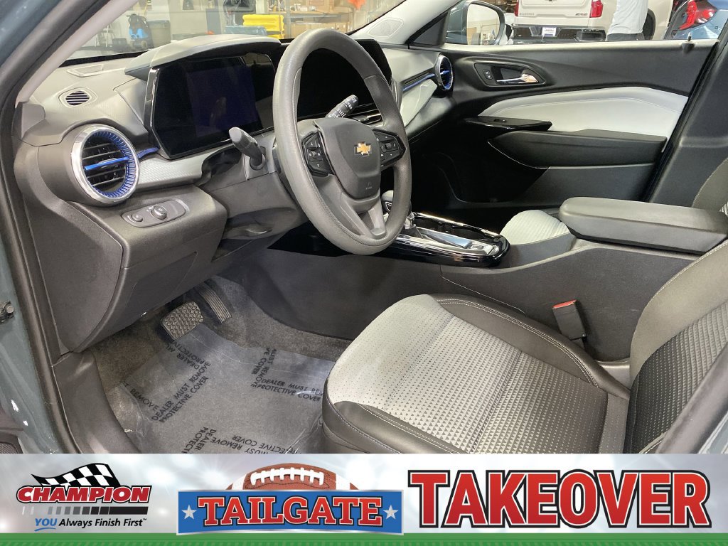 Certified 2025 Chevrolet Trax LT FWD image 13