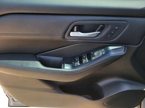 Used 2024 Nissan Rogue SL w/ SL Premium Package FWD image 18