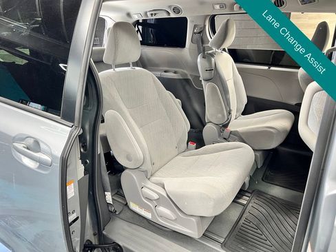 Used 2019 Toyota Sienna LE FWD image 11