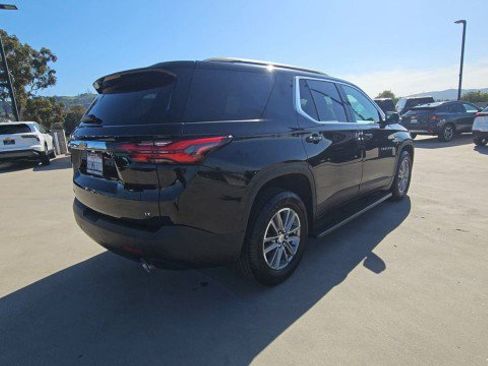 Used 2023 Chevrolet Traverse LT FWD image 8