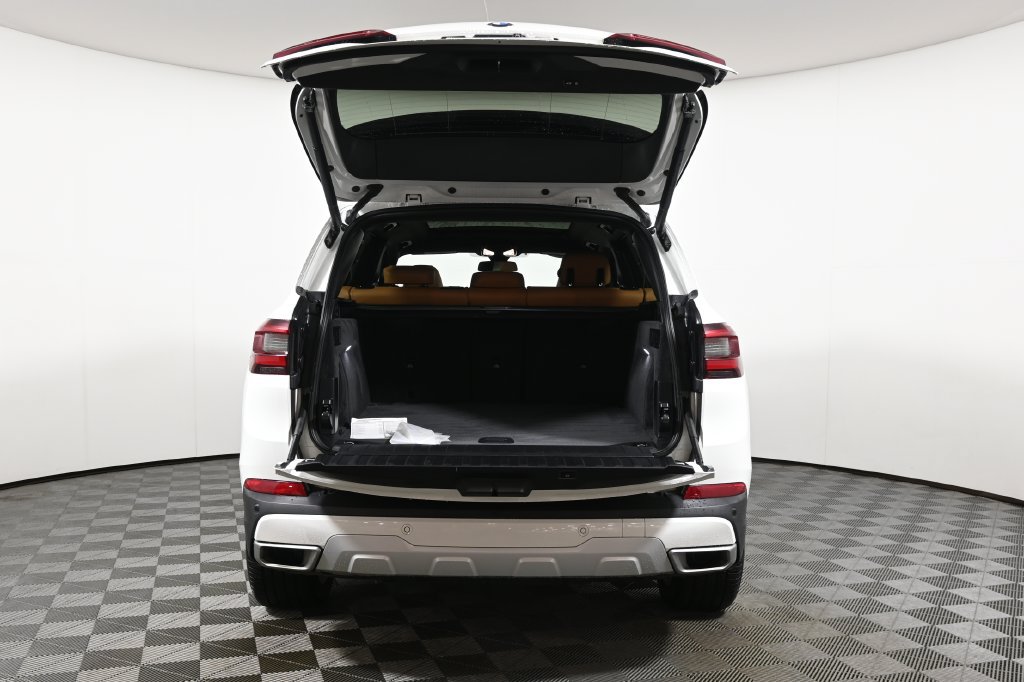 Used 2023 BMW X5 xDrive40i w/ Parking Assistance Package AWD/4WD image 35