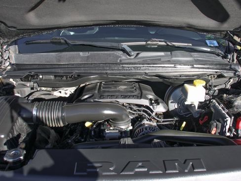 Used 2019 RAM 1500 Laramie image 12