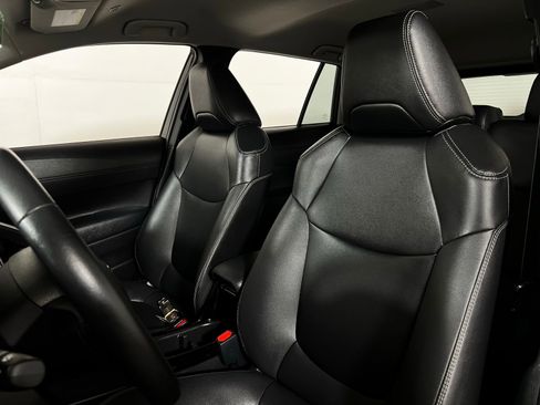 Certified 2025 Toyota Corolla Cross XLE image 13