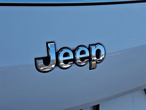 Used 2024 Jeep Grand Cherokee L Laredo image 29