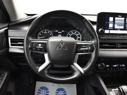 Used 2024 Mitsubishi Outlander FWD image 20