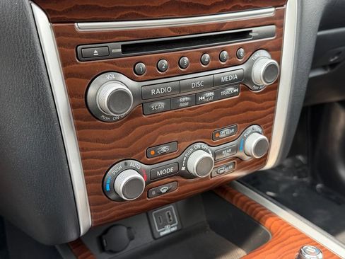 Used 2020 Nissan Pathfinder Platinum FWD image 54