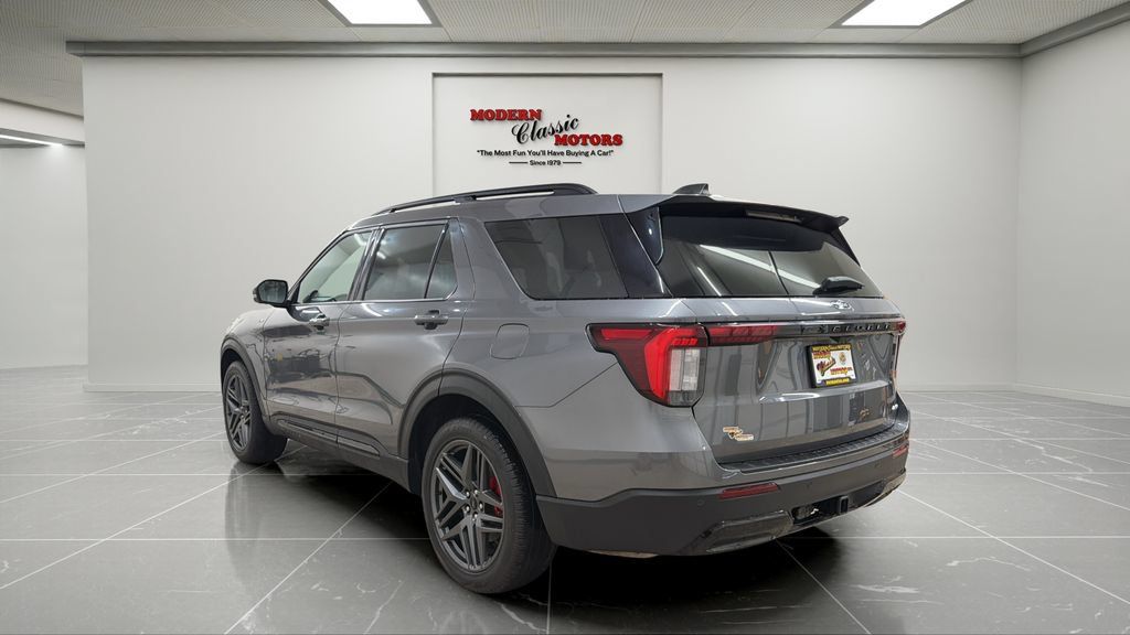 Used 2025 Ford Explorer ST-Line w/ ST-Line Street Pack AWD/4WD image 3