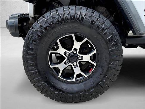 Used 2020 Jeep Wrangler Unlimited Rubicon w/ Dual Top Group AWD/4WD image 10
