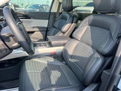 Used 2025 Lincoln Nautilus Reserve AWD/4WD image 28