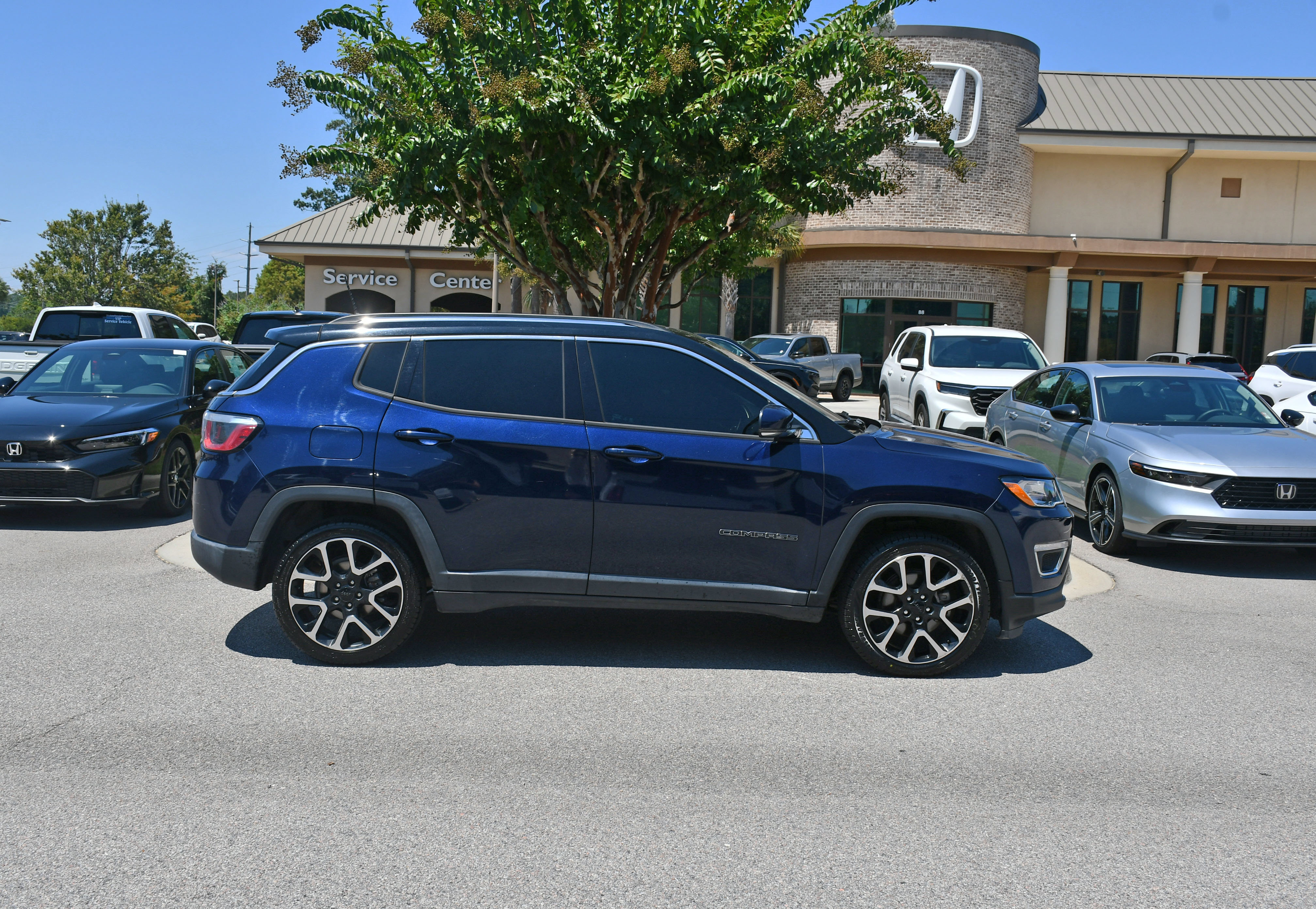 Used 2018 Jeep Compass Limited w/ Navigation Group FWD image 5