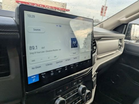 Used 2024 Ford Expedition Max XLT image 17