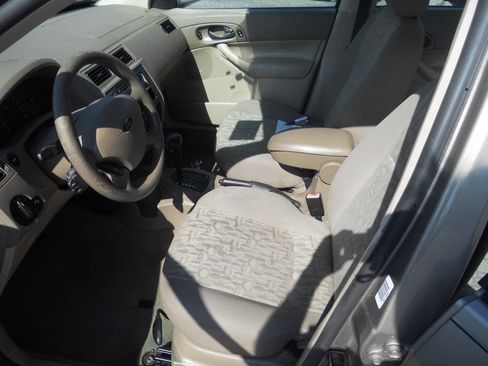 Used 2005 Ford Focus SE image 16