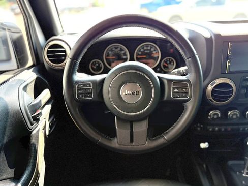 Used 2016 Jeep Wrangler Unlimited Sahara AWD/4WD image 16