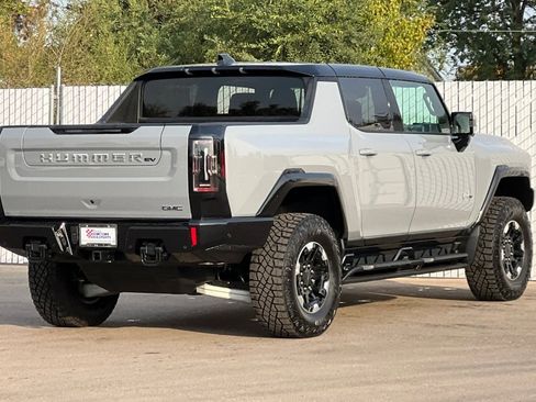 New 2025 GMC Hummer EV 2X w/ Extreme Off-Road Package image 4