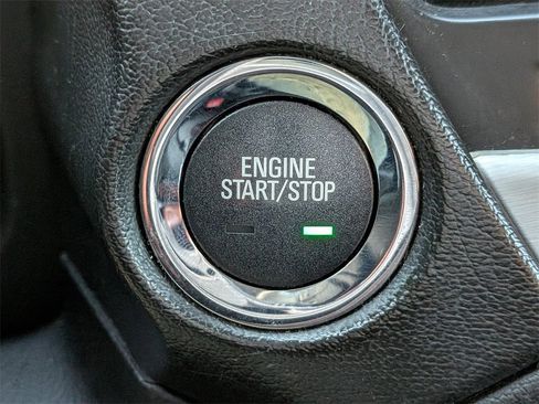 Used 2017 GMC Yukon XL SLT w/ Open Road Package image 32