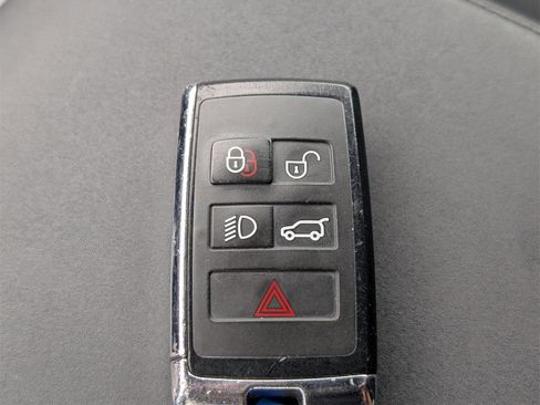 Used 2020 Land Rover Discovery SE image 29