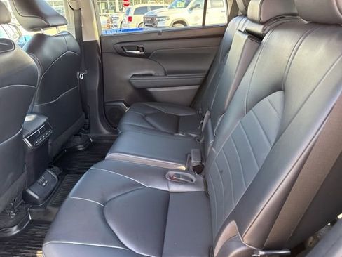 Used 2023 Toyota Highlander XLE image 20