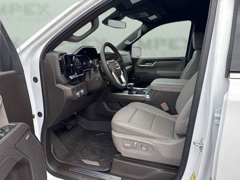 Used 2025 GMC Sierra 1500 SLT image 9