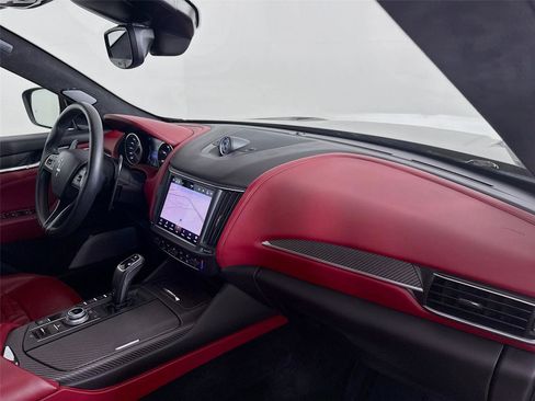Used 2022 Maserati Levante Trofeo image 29
