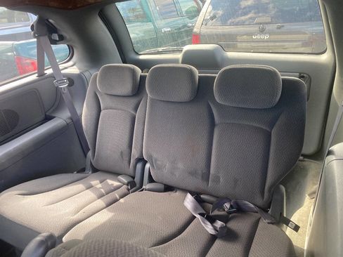 Used 2007 Chrysler Town & Country LX w/ Popular Equipment Group II FWD image 6