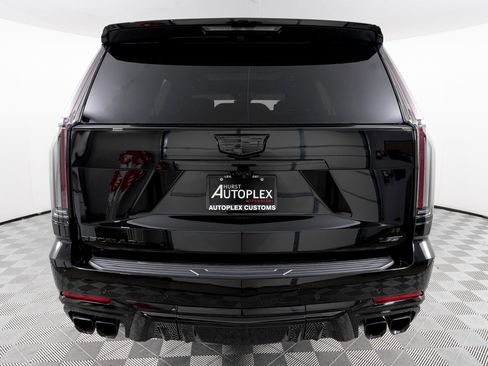 Used 2025 Cadillac Escalade V w/ LPO, ONYX Package image 7