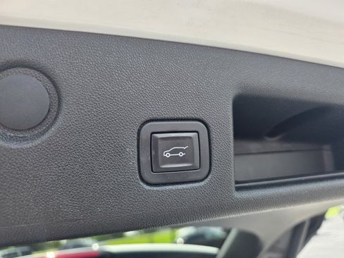Used 2019 Chevrolet Equinox Premier FWD image 11