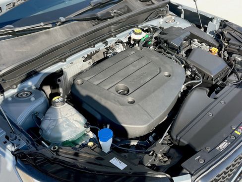 Certified 2023 Volvo XC40 B5 Plus w/ Protection Package Premier image 27