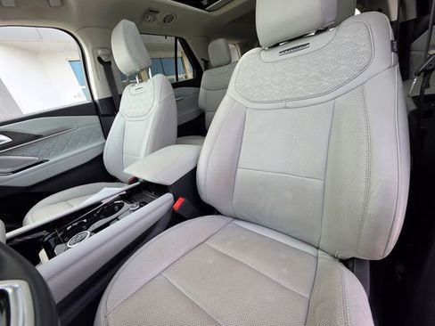 Used 2025 Ford Explorer Platinum w/ Ultimate Package AWD/4WD image 20