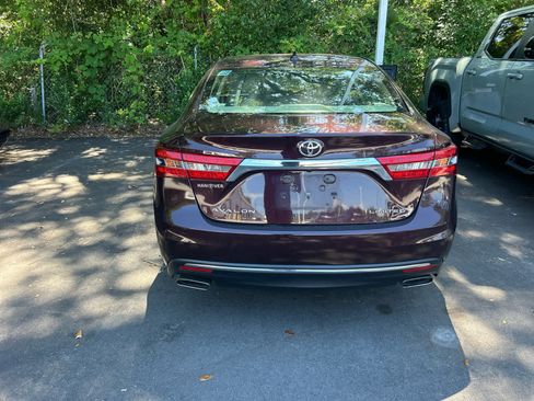 Used 2016 Toyota Avalon Limited w/ Toyota Safety Sense Package FWD image 3