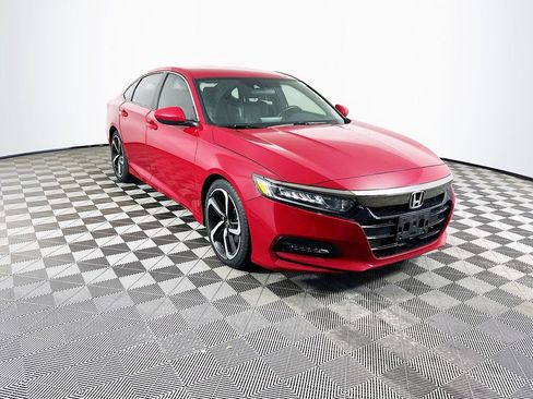 Used 2018 Honda Accord Sport image 2