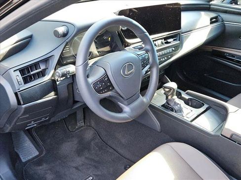 Used 2024 Lexus ES 350 w/ Premium Package FWD image 9