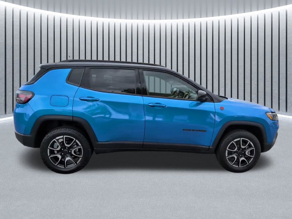 Used 2025 Jeep Compass Trailhawk w/ Trailhawk Elite Group AWD/4WD image 4