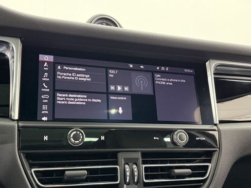 Certified 2024 Porsche Macan image 40