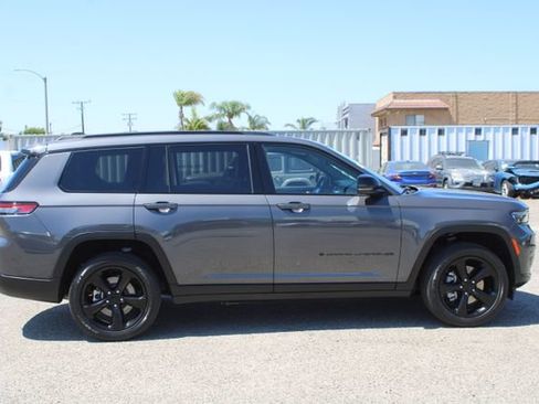 Used 2023 Jeep Grand Cherokee L Laredo AWD/4WD image 3