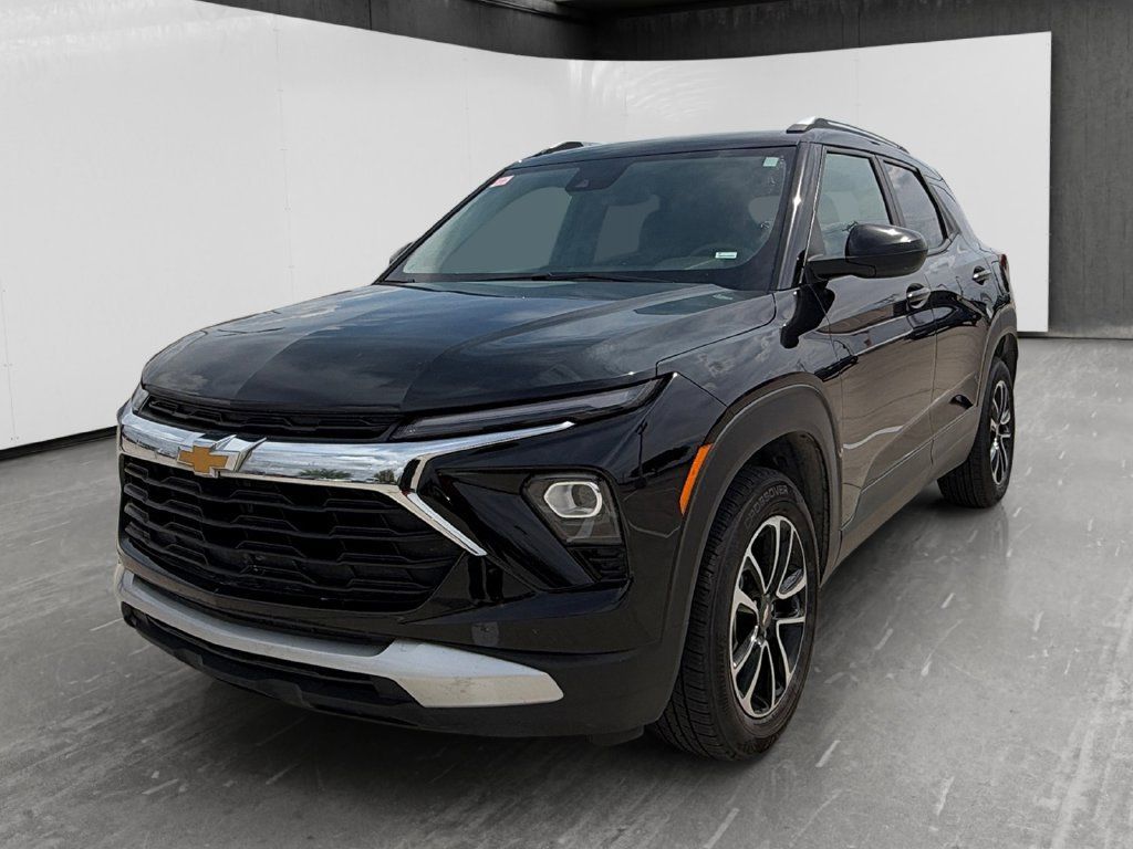 Used 2025 Chevrolet TrailBlazer LT AWD/4WD image 1