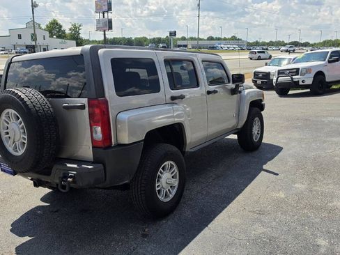 Used 2009 HUMMER H3 AWD/4WD image 4